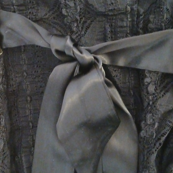 Black sleeveless top with back tie - Picture 5 of 6